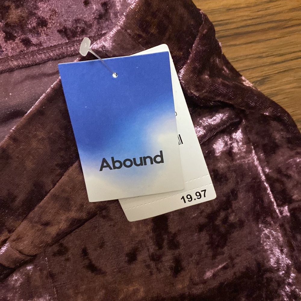 Abound mini skirt with slit. BNWT - Picture 3 of 5
